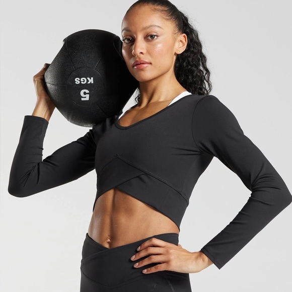 Gymshark Crossover Long Sleeve Work Out Crop Top in Black, Medium - Picture 3 of 10